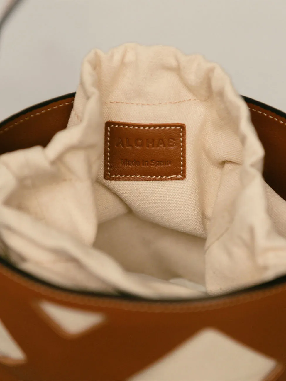 Alohas The U Venti Waffle Bag in Tan